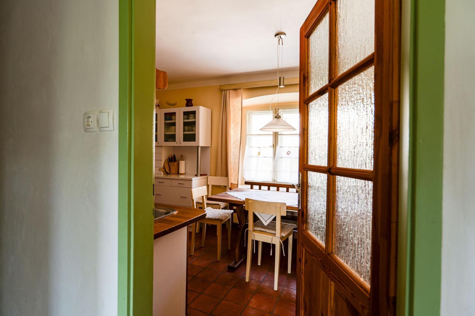 House, Garden And A Green Cat ブレッド エクステリア 写真